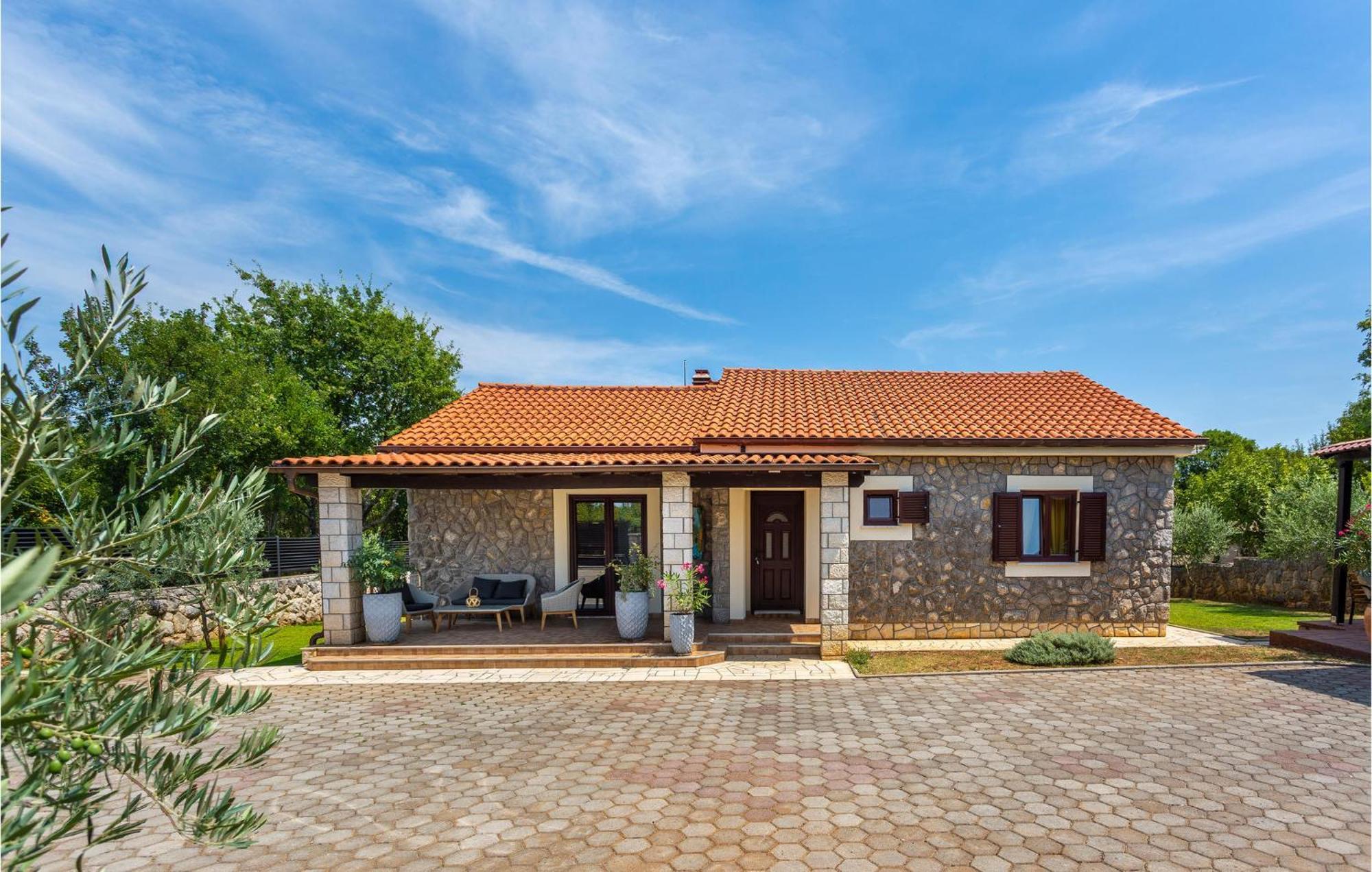Nice Home In Lakmartin With Outdoor Swimming Pool Dış mekan fotoğraf