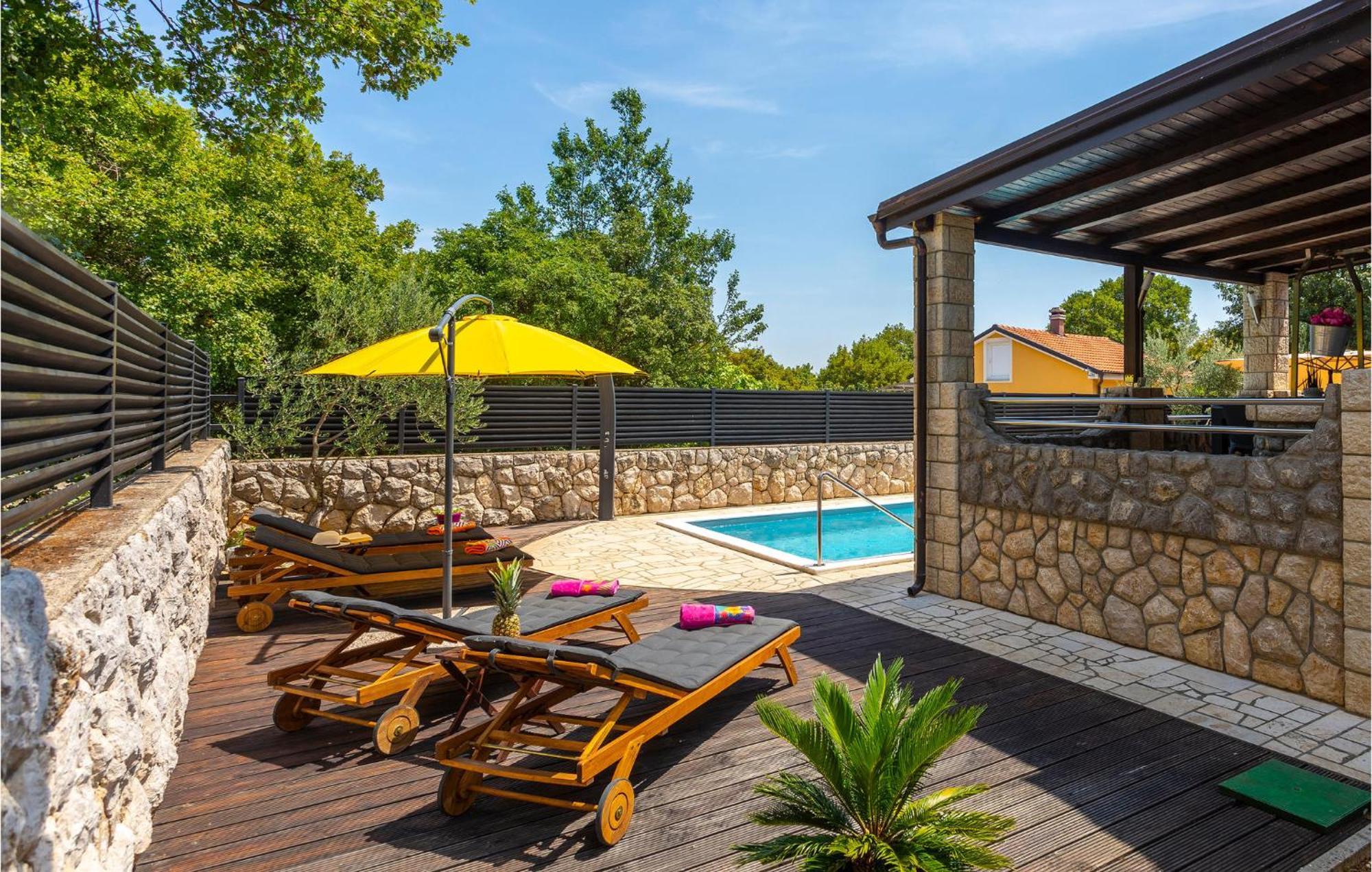 Nice Home In Lakmartin With Outdoor Swimming Pool Dış mekan fotoğraf