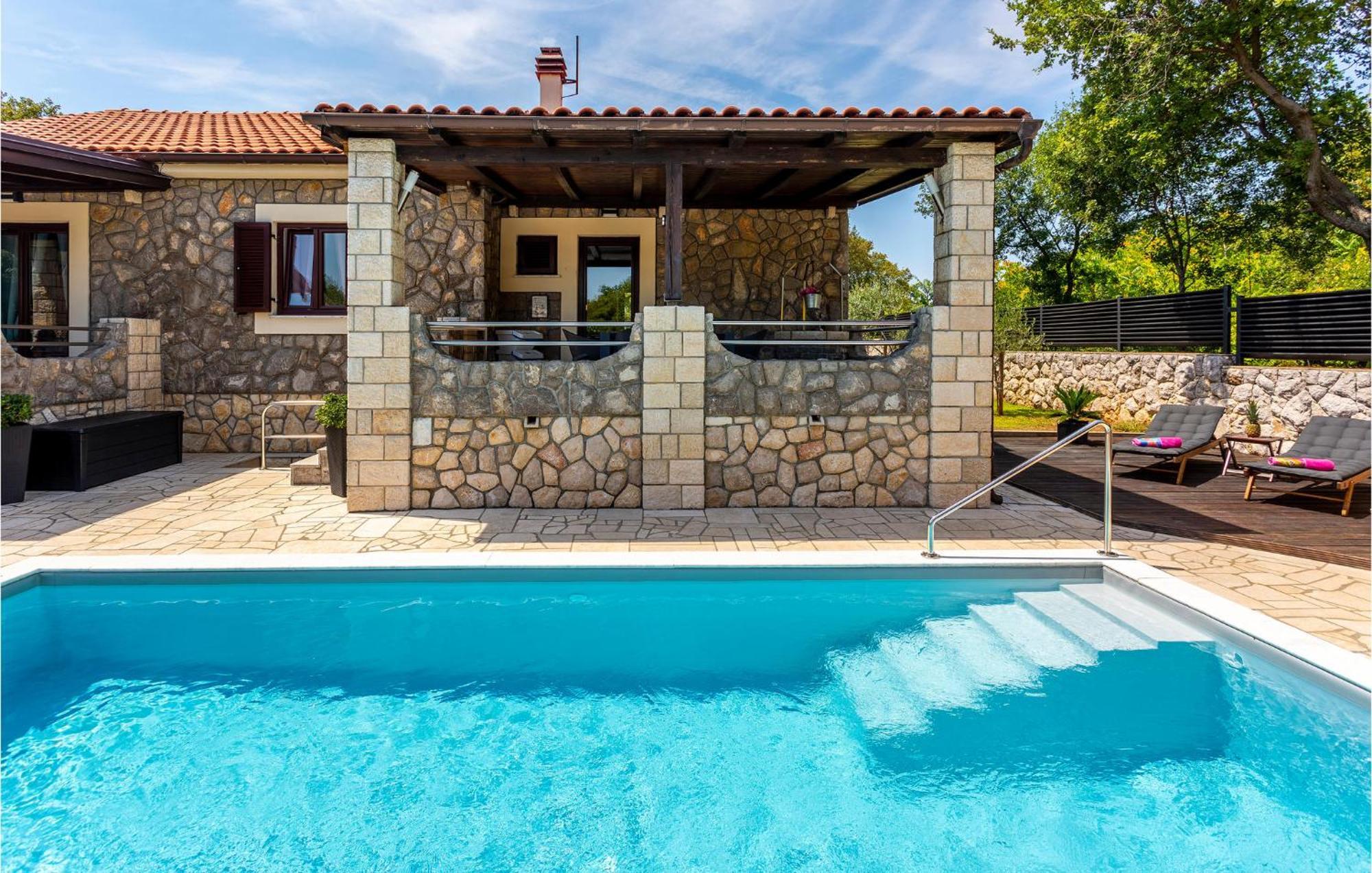 Nice Home In Lakmartin With Outdoor Swimming Pool Dış mekan fotoğraf