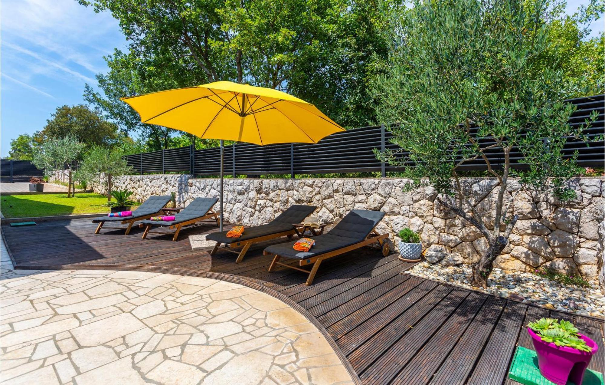 Nice Home In Lakmartin With Outdoor Swimming Pool Dış mekan fotoğraf