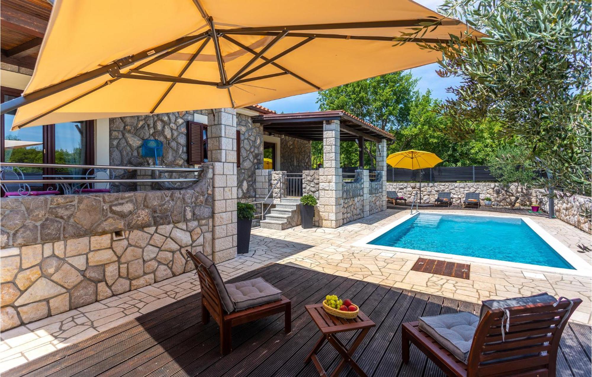 Nice Home In Lakmartin With Outdoor Swimming Pool Dış mekan fotoğraf