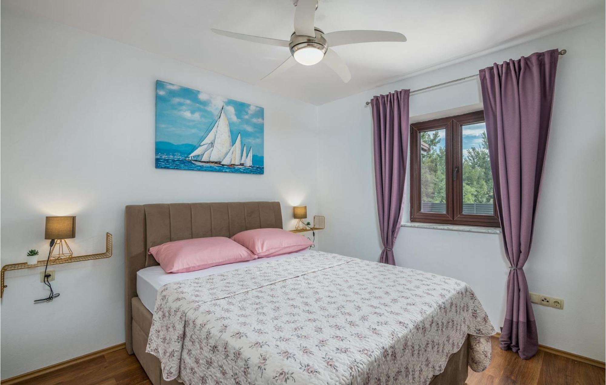 Nice Home In Lakmartin With Outdoor Swimming Pool Dış mekan fotoğraf