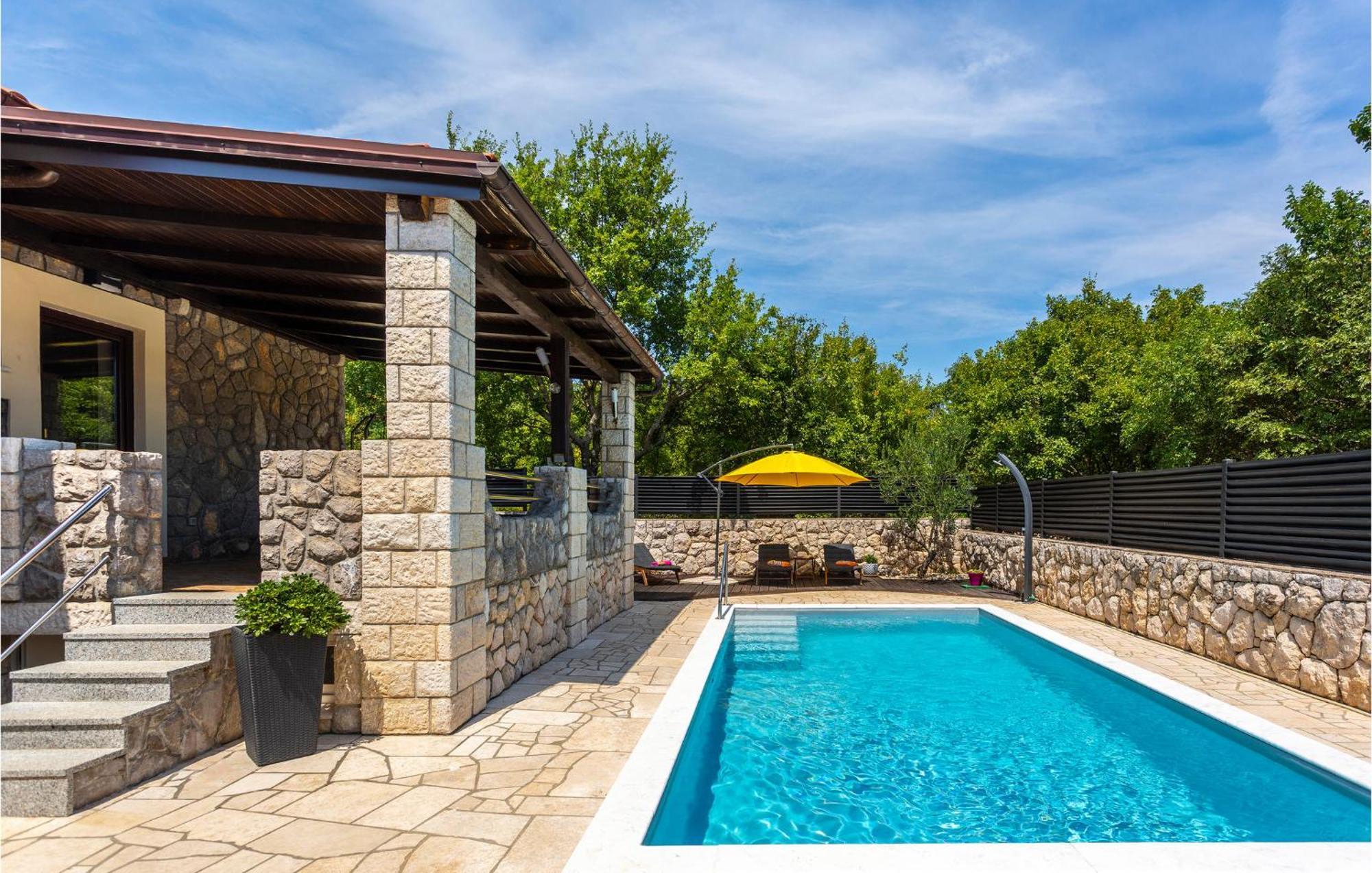Nice Home In Lakmartin With Outdoor Swimming Pool Dış mekan fotoğraf